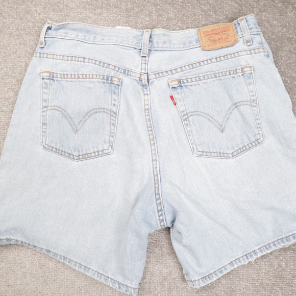 VTG Levis Classic Fit Size 16 Light Wash Denim Blue Jean Shorts - Picture 12 of 13